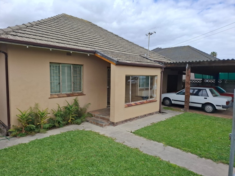 4 Bedroom Property for Sale in Oakdale Western Cape